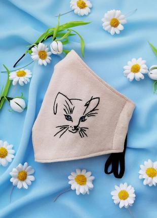 Трикотажная маска тканевая с ручной вышивкой котик1 фото