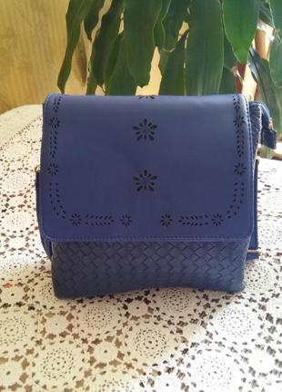 Синяя сумка кроссбоди с плетением и перфорацией accessory metar
