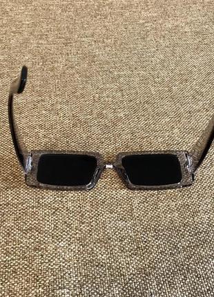 Новые солнцезащитные очки в светло-сером цвете.7 фото