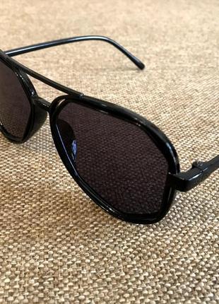 Нові сонцезахисні окуляри в чорному кольорі5 фото