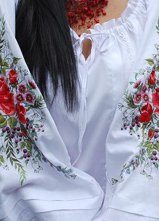 Біла блуза з ручною вишивкою "квіткова новела 1"4 фото