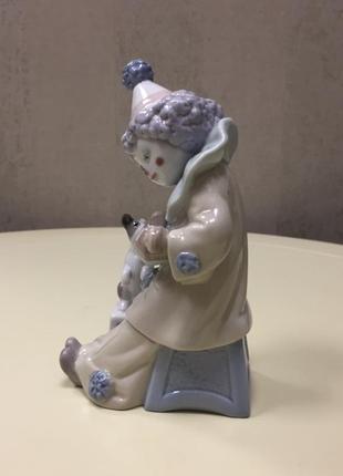 Порцелянова статуетка lladro «клоун п'єро з цуценям і гармонією», № 5279.2 фото