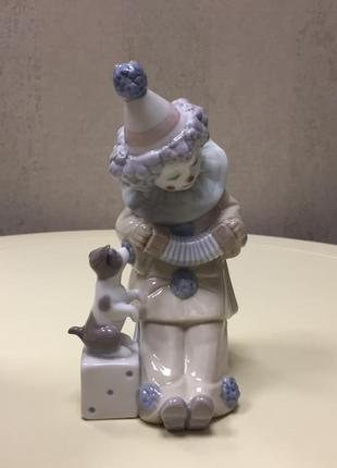 Порцелянова статуетка lladro «клоун п'єро з цуценям і гармонією», № 5279.5 фото