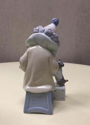 Порцелянова статуетка lladro «клоун п'єро з цуценям і гармонією», № 5279.3 фото