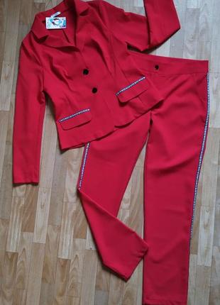 Женский красный костюм пиджак и брюки 46-48р1 фото
