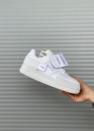 Білі кросівки найк нова модель