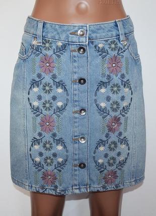 Джинсовая юбка с вышивкой tu