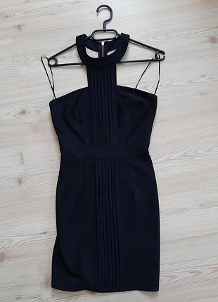 Маленьке чорне плаття