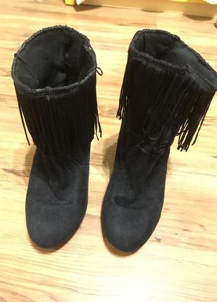 Чобітки на каблуку