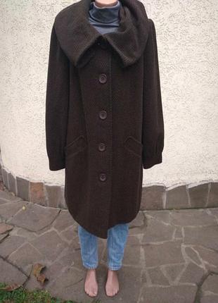 Демосизонное пальто ,70% шерсть от apart