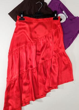 Яркая асимметричная юбка миди с оборками na-kd