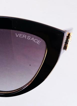 Versace стильные женские солнцезащитные очки черные с золотом9 фото