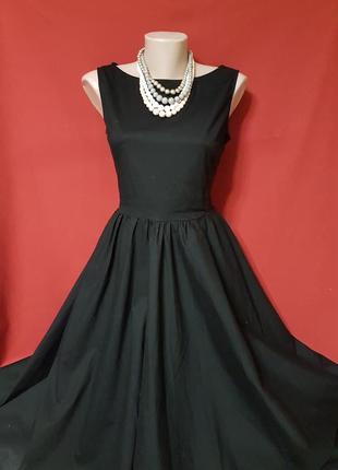 Изумительное черное платье
