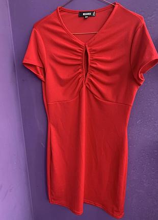 Красное платье размера l 14