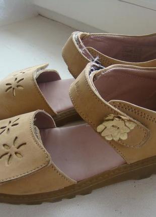 Кожаные босоножки 34р. германия