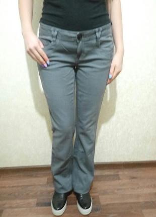 Джинсы серые  бренда dkny женские