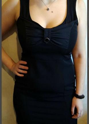 Елегантне маленьке чорне плаття сукня