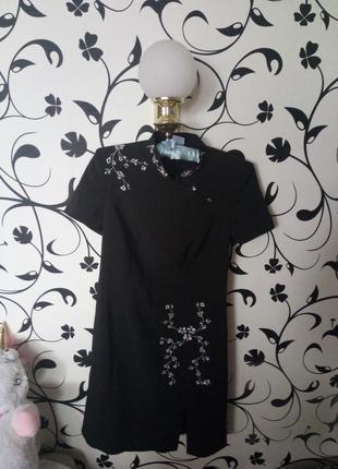 Элегантное черное платье, приталенное, с вышивкой1 фото