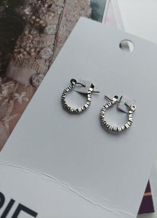 Стильні сережки кільця з стразами,серьги кольца