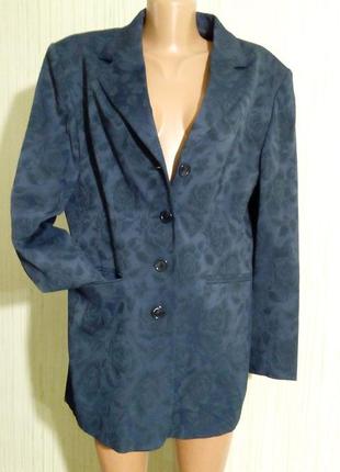 Стильный, удлиненный пиджак темно-синего цвета, с цветочным тиснением.  размер укр.505 фото