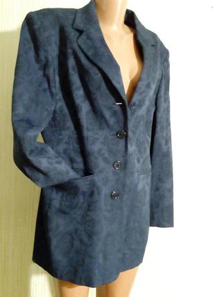 Стильный, удлиненный пиджак темно-синего цвета, с цветочным тиснением.  размер укр.506 фото