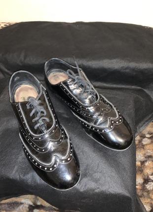 Лаковые туфли