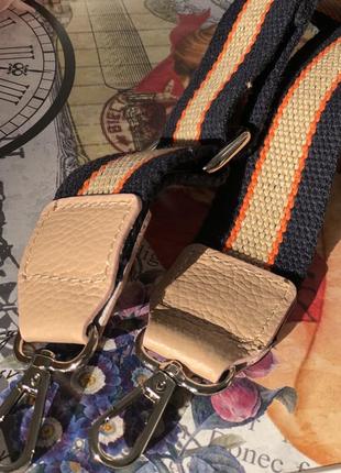 Кожаная сумочка с широким текстильным ремнём бежевая vera pelle италия.3 фото