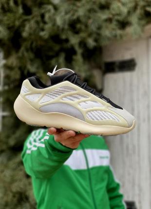 Кросівки жіночі adidas адідас yeezy boost 700 v3 azael