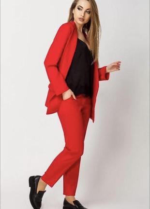 Женский красный костюм классика1 фото