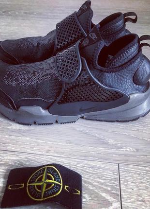 Коллаборация stone island x nike sock dart mid