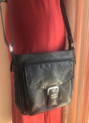 Добротная практичная кожаная сумка кросс боди, натуральная кожа,8 фото