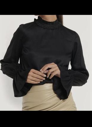 Чёрная вискозная блуза1 фото
