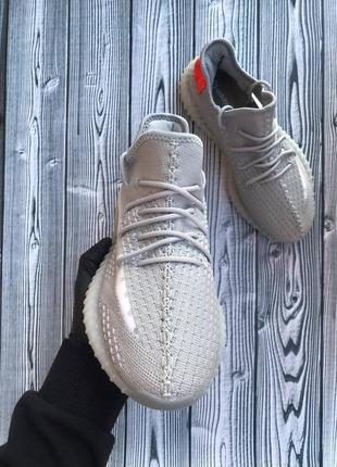 Кроссовки женские адидас adidas yeezy boost 350 v22 фото