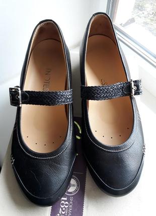 Шкіряні туфлі footnotes