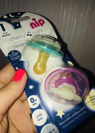 Набор сосок 0-6 мес ( светятся ночью )германия , фирма -nip