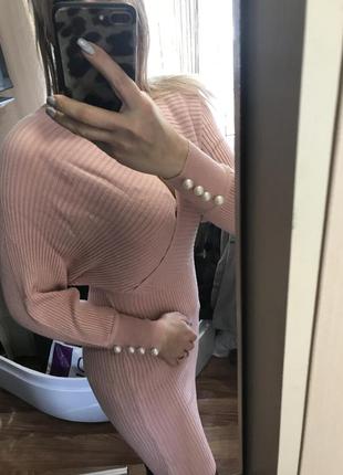 Платья