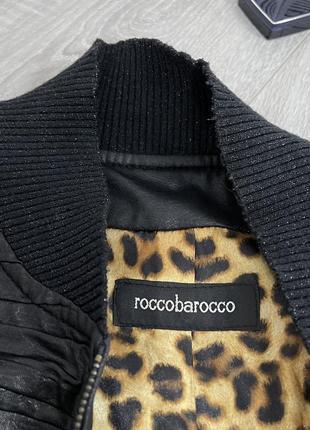 Безрукавка черная куртка бомбер с коротким рукавом roccobarocco черная италия4 фото