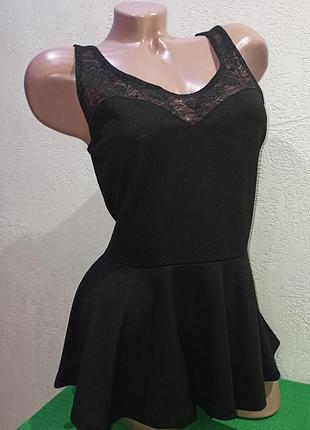 Топ з баскою від gina tricot