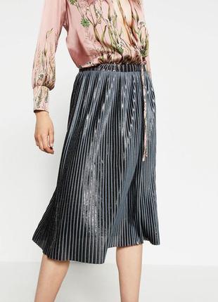 Zara плиссированная миди юбка с переливающимся эффектом1 фото
