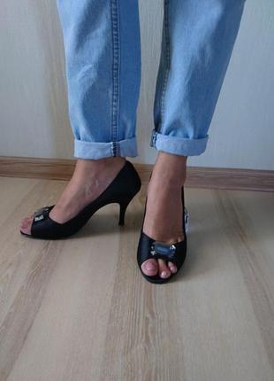 Новые черные туфли с пряжкой2 фото