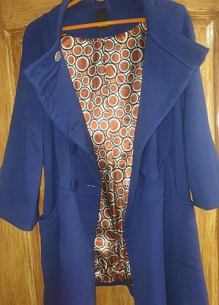 Класичне пальто в ідеальному стан