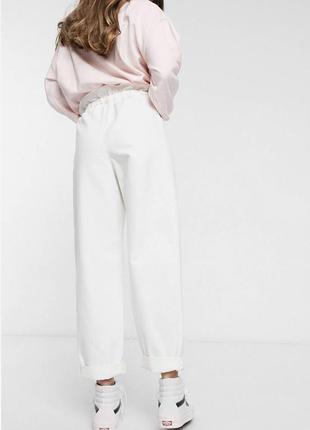 Трендовые белые свободные зауженные джинсы с поясом на талии asos джинсы оверсайз брюки2 фото