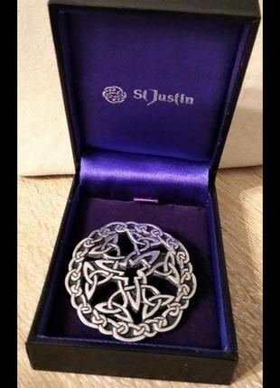 Брошка st. justin