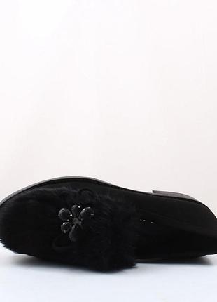 Красивые туфли с мехом и брошью2 фото