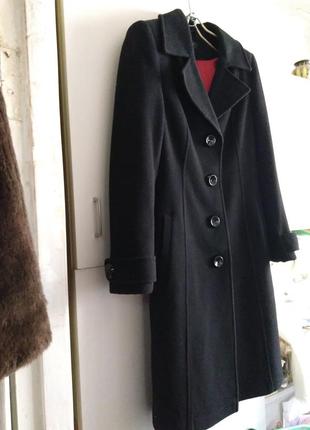 Новое черное брендовое чистошерстяное пальто на красной подкладке5 фото