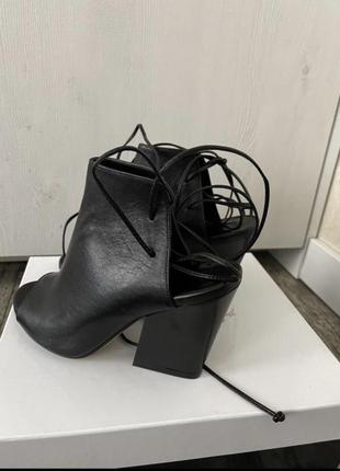 Кожаные босоножки.италия!