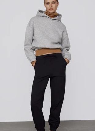 Брюки-джоггеры slouchy от бренда zara.