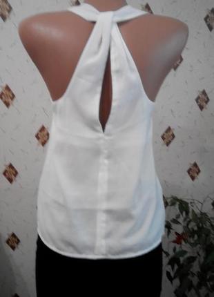 Трендова блузка з воланом і красивою спинкою3 фото