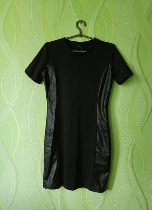 Стильное черное платье с кожаными вставками короткий рукав модное