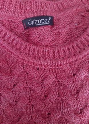 Удлиненный свитер кораллового цвета в косичку4 фото